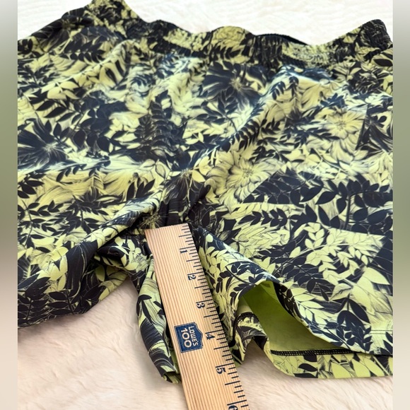 Lululemon Channel Cross Swim Short 5" Tropic Lemon Vibe Graphite Grey Men’s Sz M - Picture 13 of 15